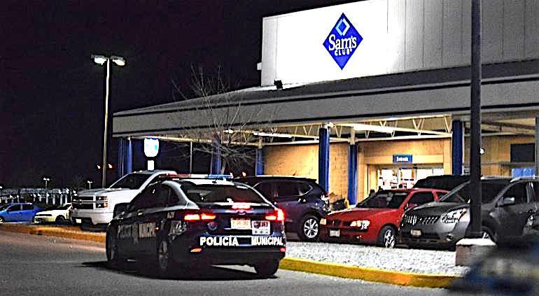 Cristalazo A Camioneta En Estacionamiento De Sam S Homero Tiempo