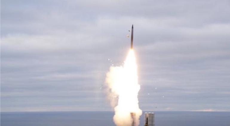 Lanza Rusia misil balístico de largo alcance Tiempo