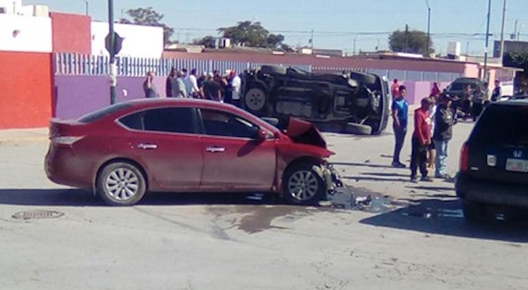 Choca Y Vuelca Camioneta En Riberas Del Bravo Puente Libre