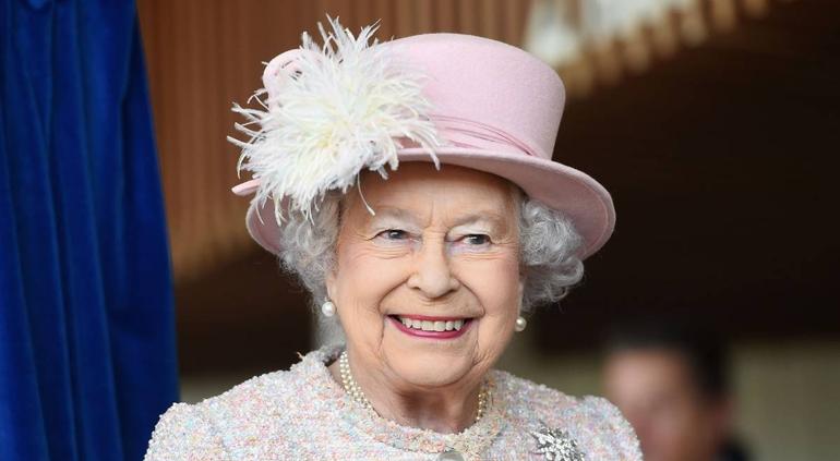 Cumple Reina Isabel Ll 94 Anos De Edad Puente Libre
