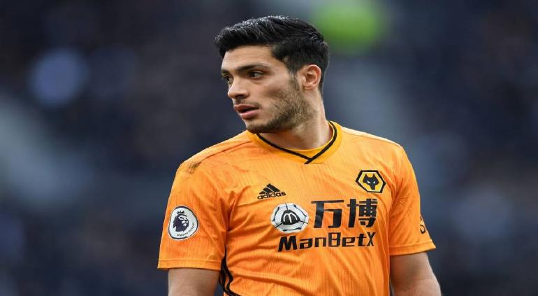 Presenta Raúl Jiménez nuevo jersey de los Wolves para ...