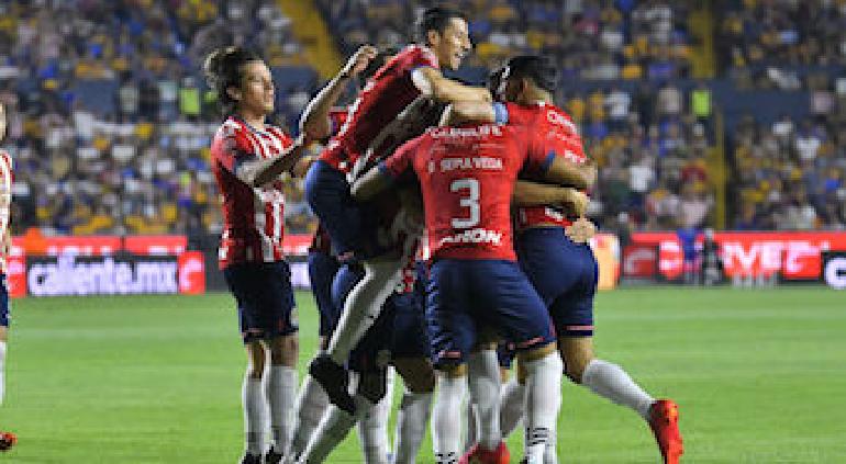 Chivas Vence A Tigres En El Volc N Y Llega A Seis Partidos Puente