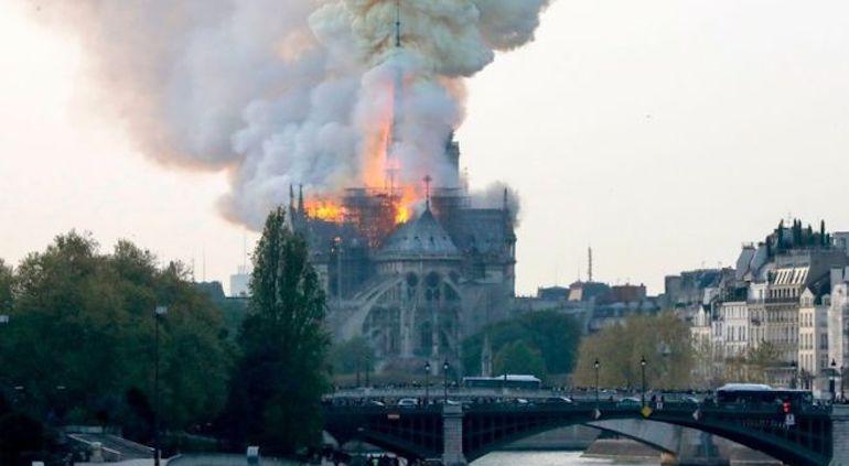 Abre Fiscalía investigación por incendio en Notre Dame