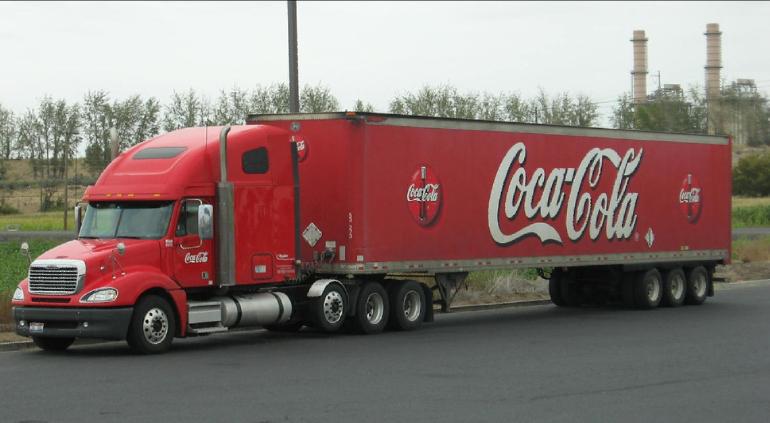 Tráiler de Coca-Cola impacta a particular en Meoqui; una lesionada