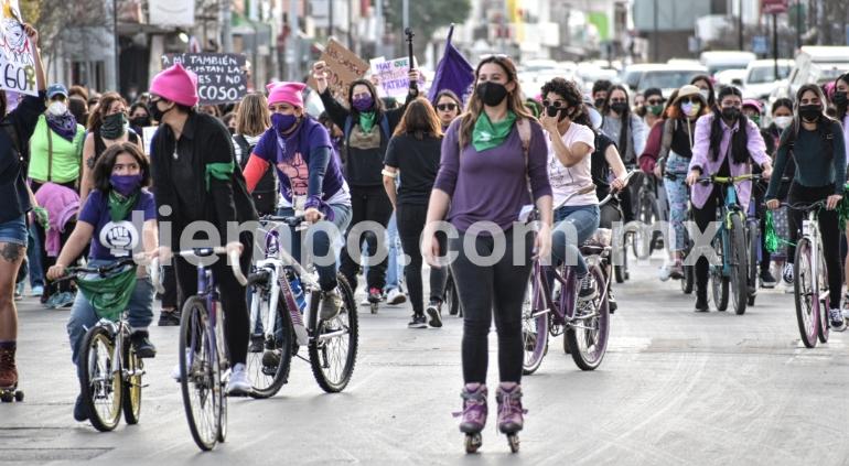 Marchan a Palacio de Gobierno; exigen alto a crímenes contra mujeres