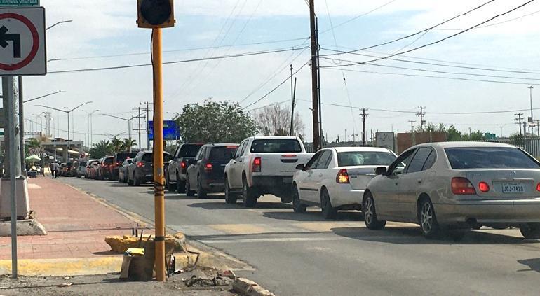 Demora de varias horas para cruzar a El Paso por el puente libre