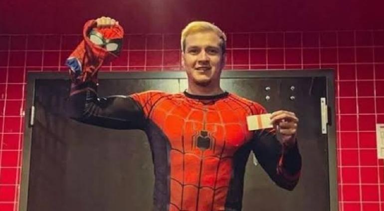 NowThis - Ramiro Alanis reclaimed his Guinness World Record after watching  'Spider-Man: No Way Home' 292 times. He first broke the record for the  'most cinema productions attended of the same film