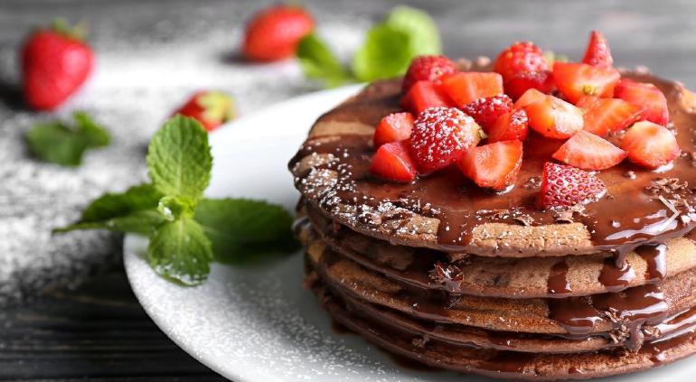 Desayuna f cil estos ricos hot cakes de chocolate