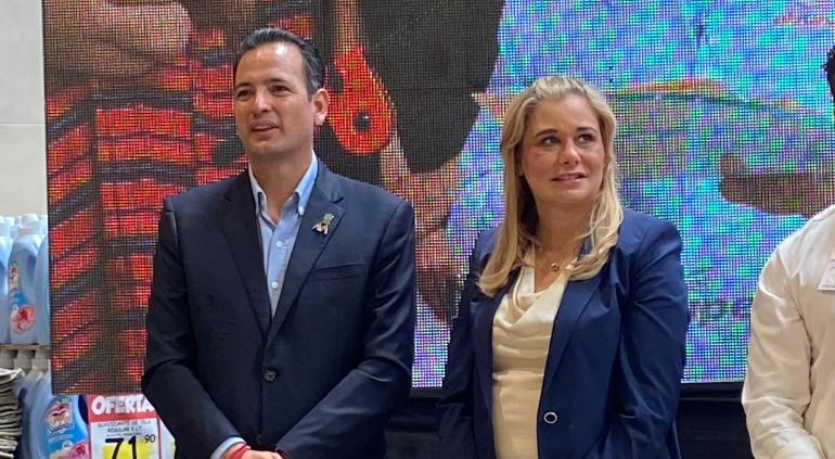 En medio de pleito por relleno, dan a Maru y Bonilla bolsas de Bafar