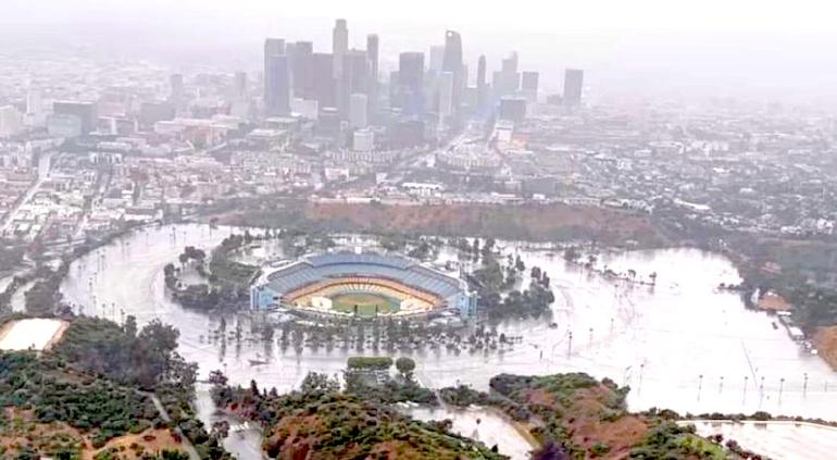 Huragan Hillary opuszcza Dodger Stadium „pod wodą”