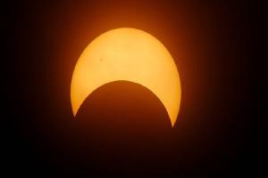 Relacionada los-eclipses-solares-son-un-fenomeno-astronomico-que-se-pueden-observar-a-simple-vista.jpg