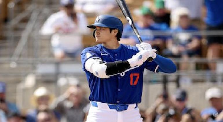 ¡El fenómeno! Shohei Ohtani batea jonrón en su debut con Dodgers