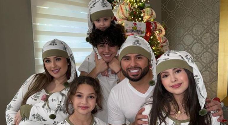 Presentó Larry Hernández a su sexta hija 📷