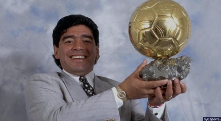 Subastarán el Balón de Oro de Maradona ganado en 1986