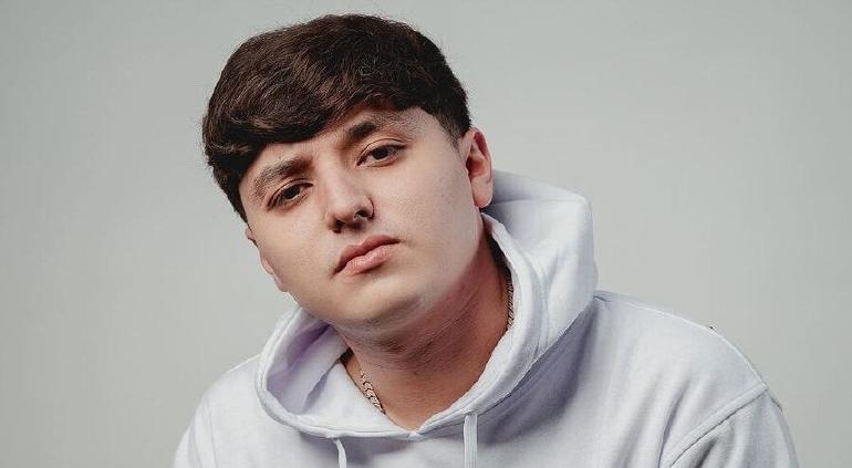 ¿Destronará a Peso Pluma? Gabito Ballesteros arrasó en Billboard