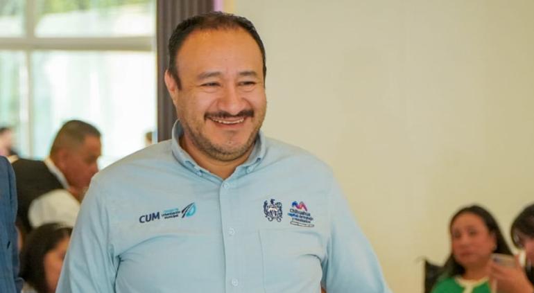 Otorgan poder a Carlos Rivas para contratar obras del Municipio