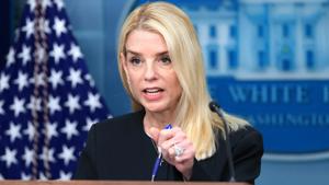 Relacionada pam-bondi.jpg