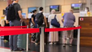 Relacionada enfoque-seleccionado-puesto-seguridad-registro-pasajeros-aeropuerto.jpg