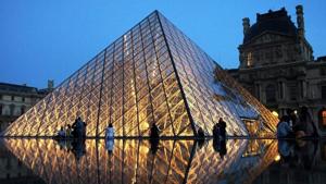 Relacionada the-glass-pyramid-is.jpg