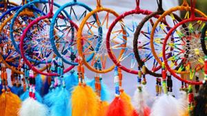 Relacionada significado-de-los-atrapasuenos-y-sus-colores-696x352.jpg