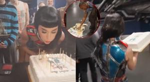 Relacionada tunden-a-katy-perry-por-arrojar-pastel-que-le-regalo-fan.jpg