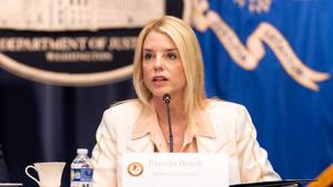 Relacionada pam-bondi.jpg