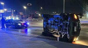 Relacionada volco-camioneta-tras-chocar-contra-camellon-en-avenida-de-las-torres.jpg