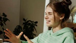 Relacionada persona-hablando-sola-2jpg.jpg