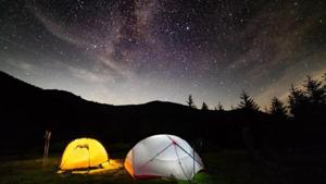 Relacionada principal_estrellas-cielo-via-lactea-sobre-campamento-tiendas-montana-alta_620810-631.jpg