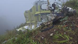 Relacionada las-autoridades-de-indonesia-encuentran-los-restos-del-avion-desaparecido-con-once-personas-a-bordo_da39-2.jpg