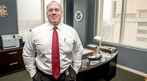 Relacionada tomhoman.jpg