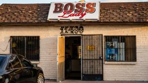 Relacionada boss-lady-pub-exterior.jpg