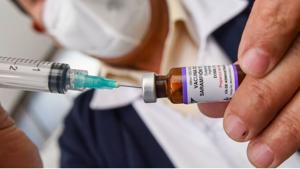 Relacionada en-medio-del-refuerzo-de-las-campanas-de-vacunacion-contra-el-sarampion-en-mexico-una-de-las-dudas-mas-frecuentes-es-si-una-persona-puede-aplicarse-la-vacuna-cuando-presenta-sintomas-de-gripe.jpg