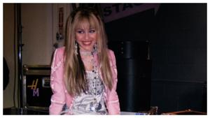 Relacionada miley.jpg