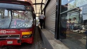 Relacionada choque-entre-unidades-del-metrobus-en-la-gam-deja-15-heridos_86d3f193-2991-4e4e-b39c-4feb56bbb75a_medialjnimgndimagefullsize.jpg