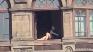 Relacionada mujer-ventana-palacio-nacional.jpg