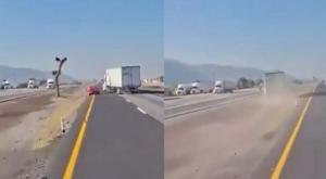 Relacionada trailer-le-cerro-paso-a-auto-en-carretera-slp.jpg