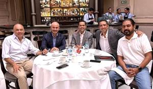 Relacionada reuniongalopadamorena1.jpg