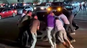 Relacionada auto-obstruye-ambulancia.jpg