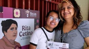 Relacionada entrega-de-tarjetas-para-beca-rita-cetina.jpg