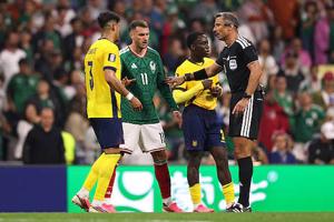 Relacionada arbitro-de-la-final.jpg