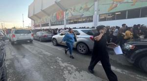 Relacionada largas-filas-de-universitarios-para-recibir-beca-en-el-neri-santos.jpg