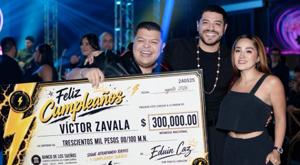 Relacionada eduin-caz-regalo-300-mil-pesos-victor-zavala-companero-grupo-firme.jpg