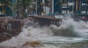 Relacionada advierten-olas-3-metros-mazatlan-paya-malecon-mar-elevado.jpg