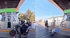 Relacionada motociclista-abandono-novia-no-pagar-caseta-edomex-video-viral.jpg